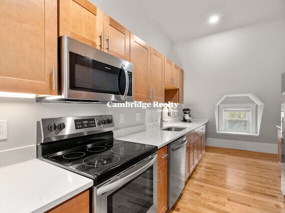 Foto del edificio - 169 Hunnewell Ave