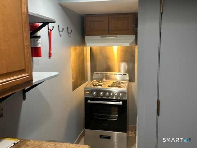 Foto del edificio - 2136 Barnum Ave