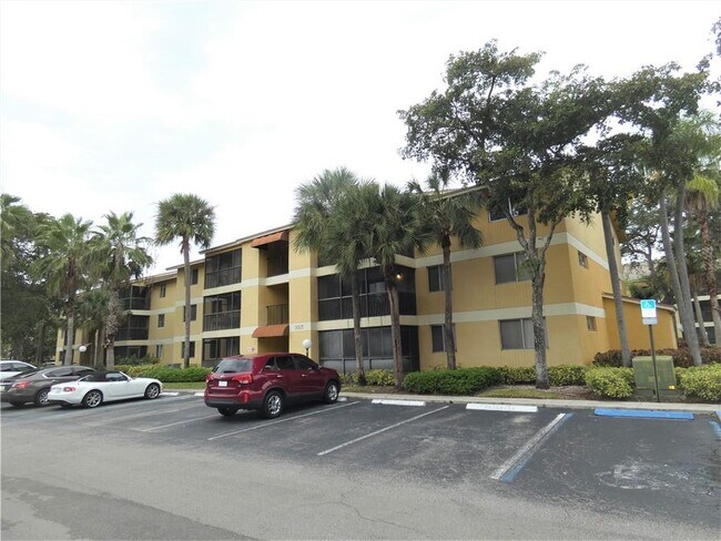 Foto del edificio - 3017 N Oakland Forest Dr