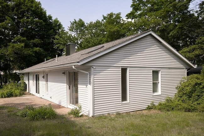 Building Photo - 26 Steven Rd