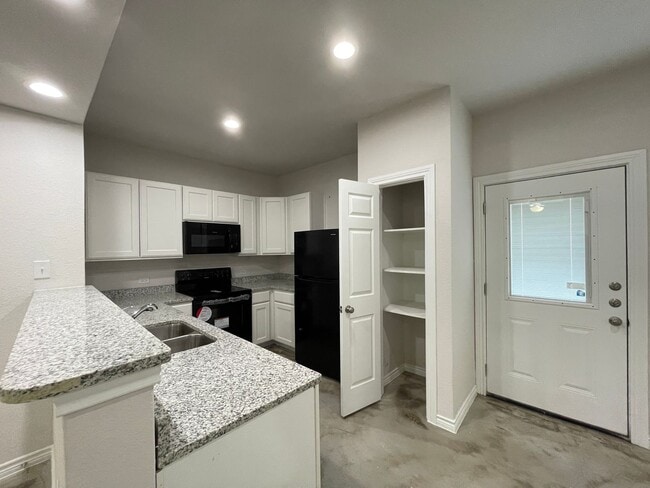 Building Photo - 7311 Colina Way