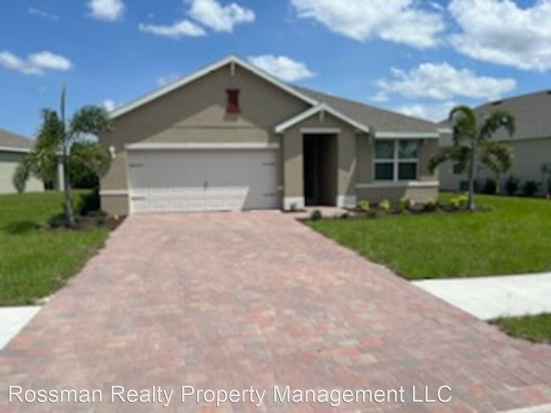 Primary Photo - 3 br, 2 bath House - 2549 Village of Entra...