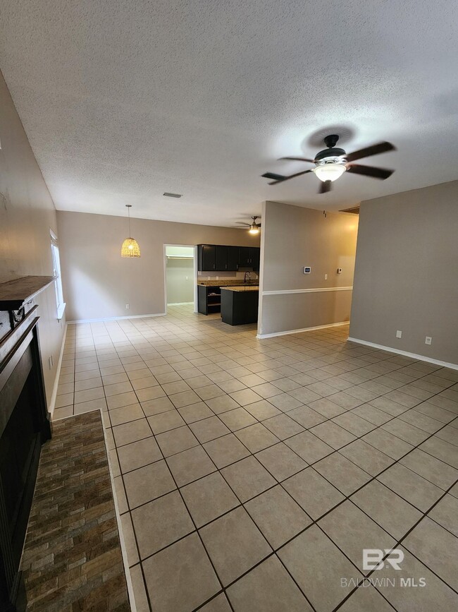 Foto del edificio - 100 Dunbar Loop