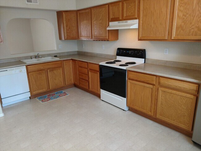 Foto del edificio - ALL PROSPECTIVE TENANTS MUST SUBMIT A $58 NON-REFUNDABLE APPLICATION FEE PER APPLICANT ONLINE AND...