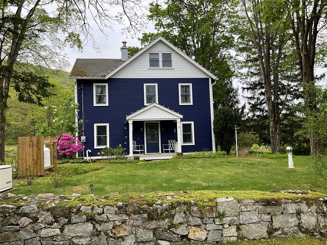 Primary Photo - 55 Manitou Station Rd