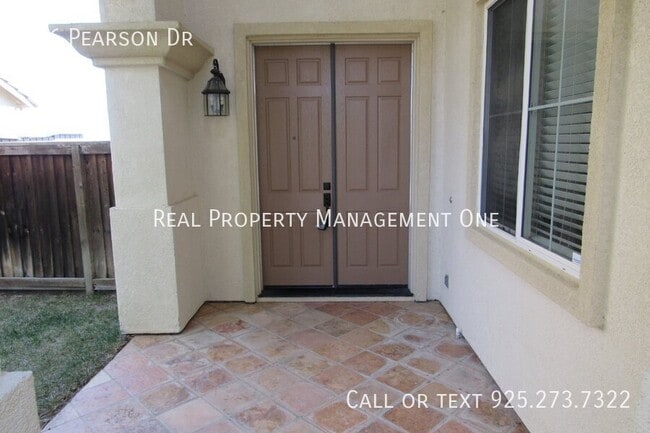 Building Photo - 576 Pearson Dr