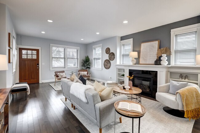 Building Photo - Gorgeous Craftsman Located in the Heart of...