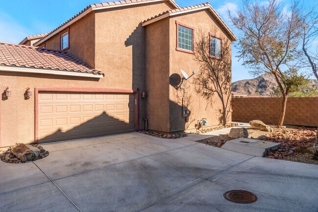 Building Photo - Bright & Stylish 4-Bedroom Home with Modern Finishes!