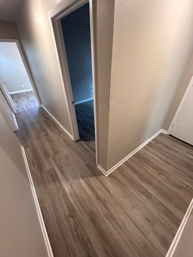 Foto del edificio - 704 Sunny Ln