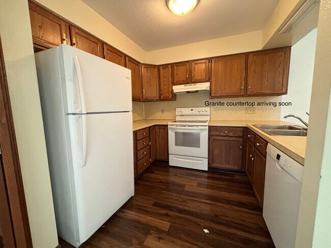 Building Photo - Sylvania Three Bedroom Townhome