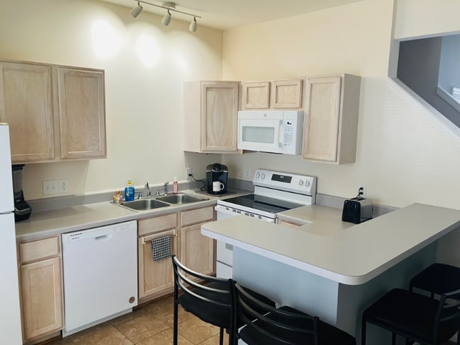 Building Photo - 118 University Village Dr