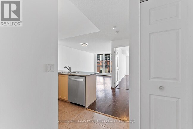 Photo du bâtiment - 330-1330 Adelaide St E