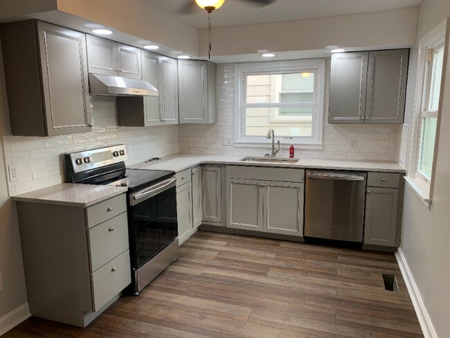 Foto del edificio - 352 N Highland Ave