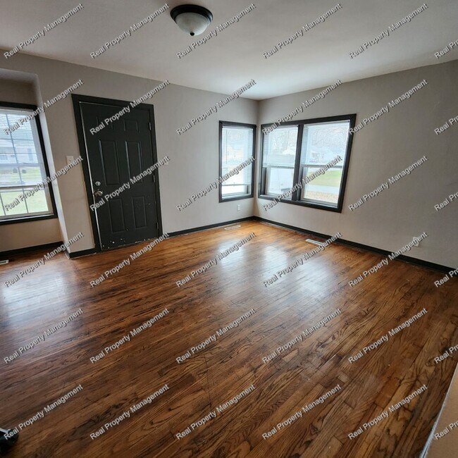 Foto del edificio - Three Bed Merrillivlle Ranch