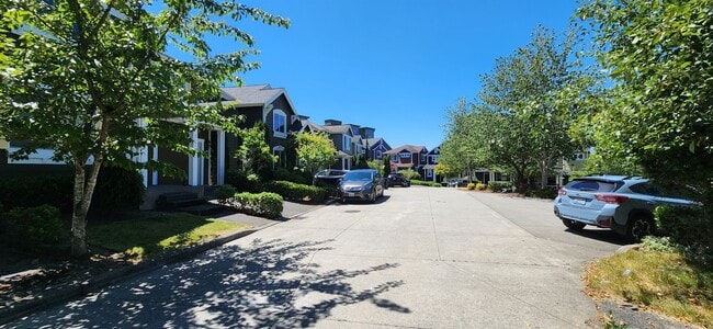 Building Photo - 2567 NE Kensington Ct