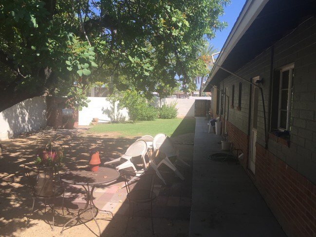 Building Photo - Mariposa Apartments