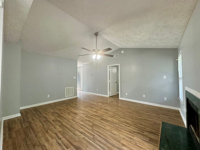 Building Photo - Meadowbrook