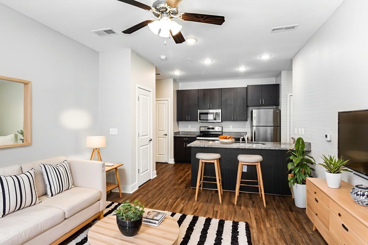 Foto principal - 5601 NE 80th Ter