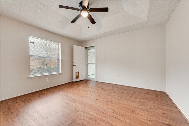 Foto del edificio - 1817 Crooked Ln