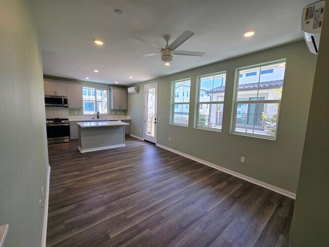 Foto del edificio - Beautiful 2 bed 2 bath Condo in Covina