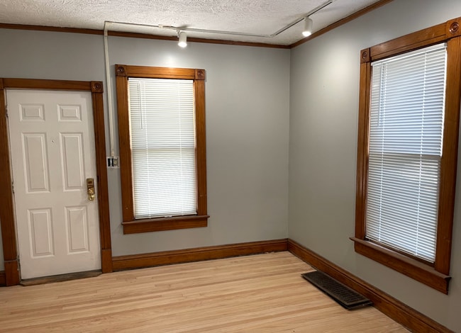 Building Photo - 3112 S 32nd Ave