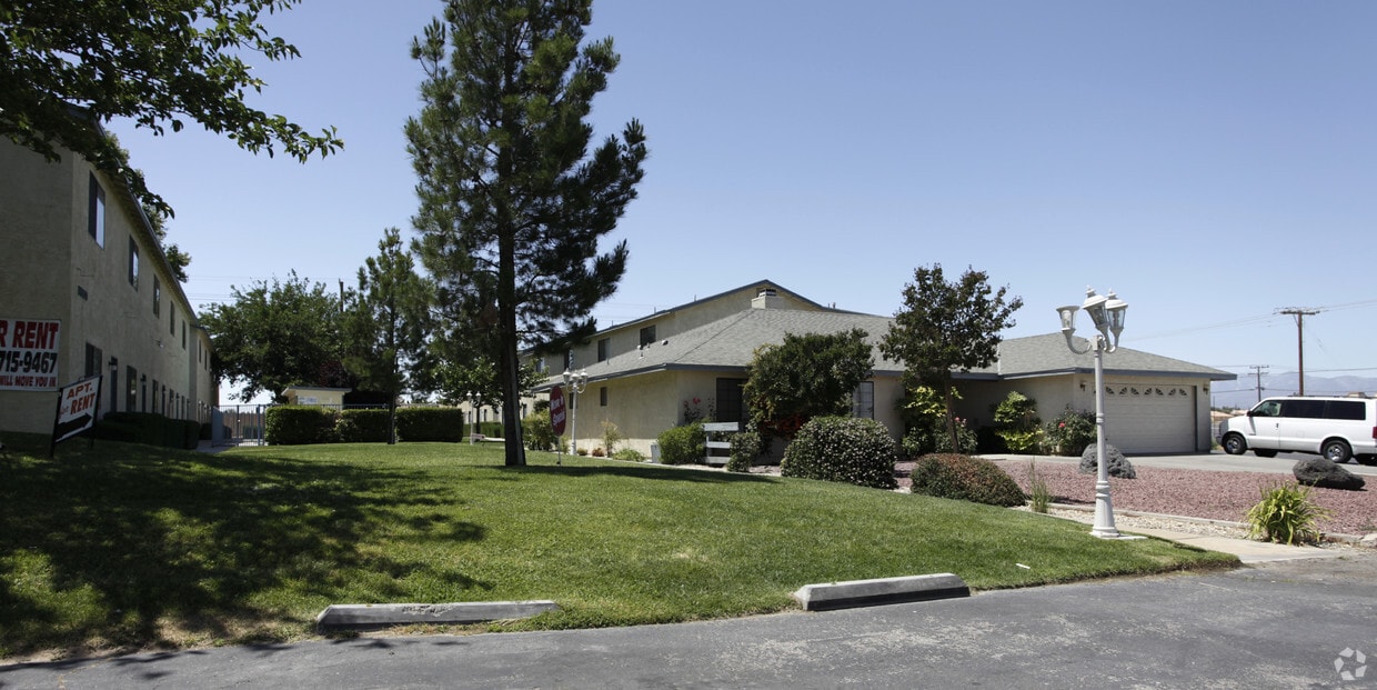 Primary Photo - 16131-16153 Bear Valley Rd