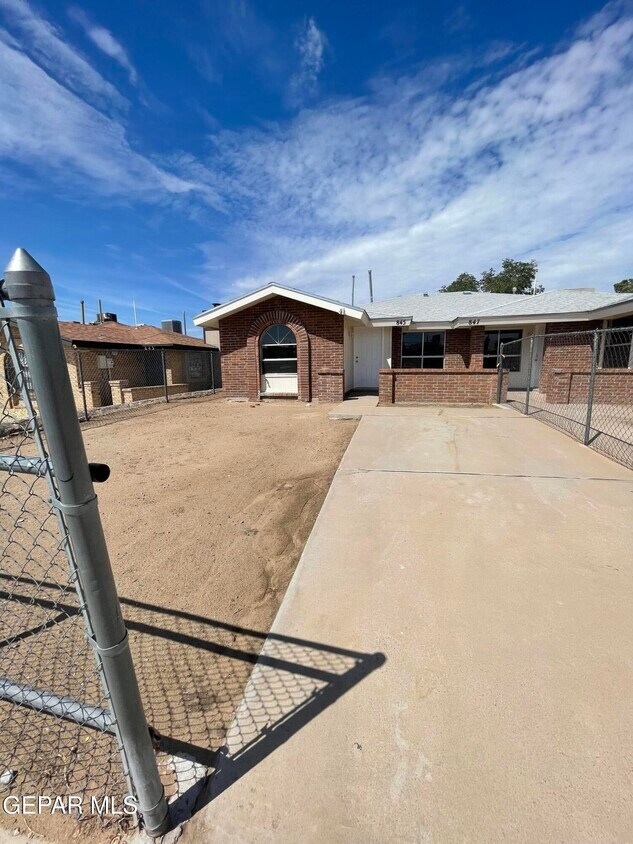 Primary Photo - 845 Montera Rd