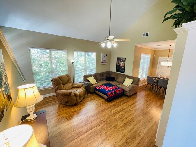 Building Photo - FURNISHED 3BD/3BA FOR RENT