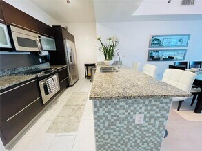 Building Photo - 950 Brickell Bay Dr