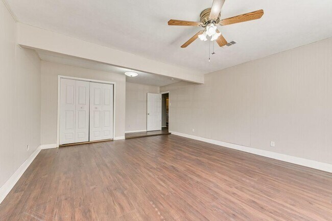 Foto del edificio - 4209 Martindale Dr