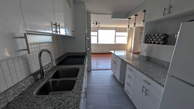 Foto del edificio - 6301 N Sheridan Rd