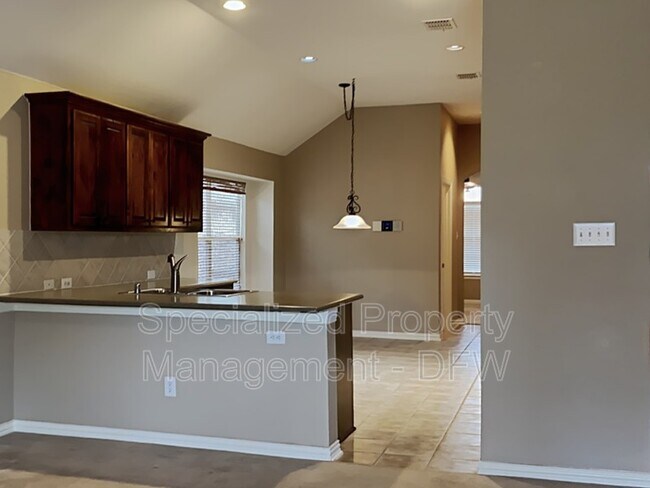 Building Photo - 2708 Waterdance Dr