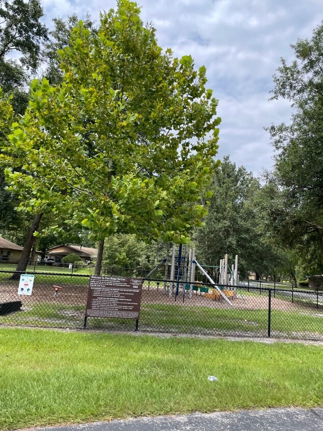 Building Photo - 5722 NW 25th Ter