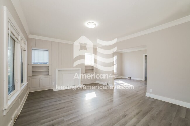 Foto del edificio - 908 E McClure Ave