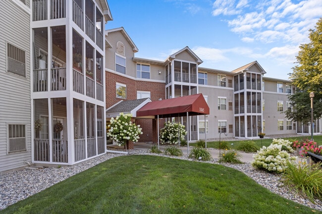 Building Photo - Sun Lake & Sun Lake Woods