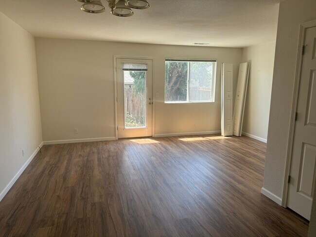 Building Photo - 310 Terry NE Ln