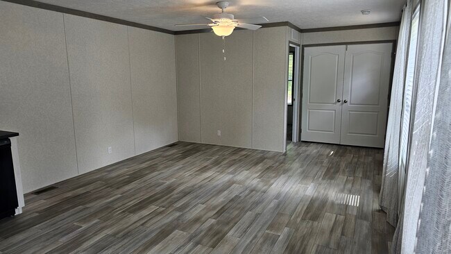 Foto del edificio - 3221 Butternut Ln