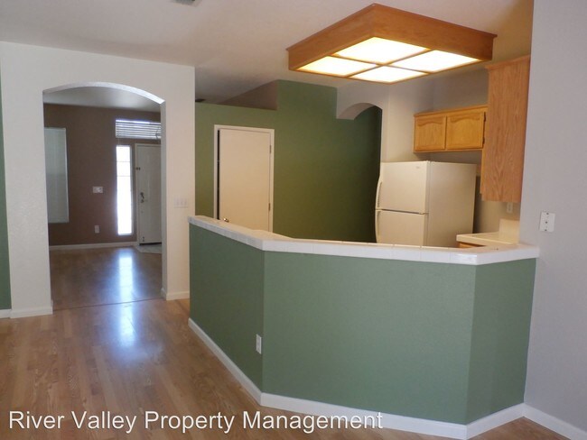 Building Photo - 4322 Hedge Ave