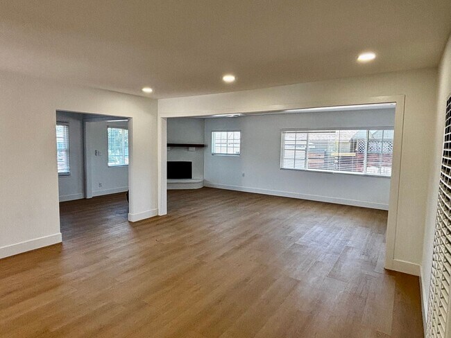 Building Photo - Newly Renovated 3 Bed/1 Bath- Allied Gardens