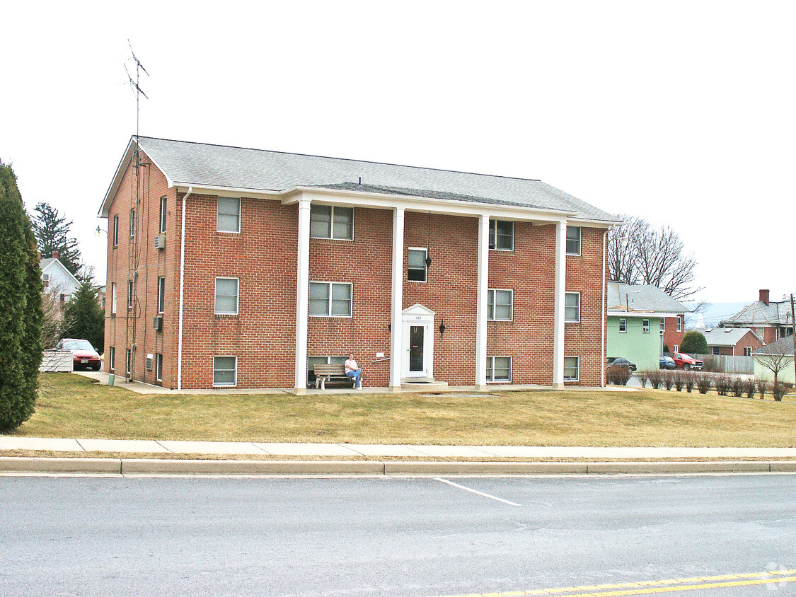 Building Photo - 102 E Green St