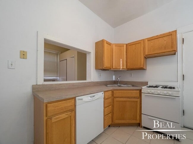 Building Photo - 2 bedroom in CHICAGO IL 60610
