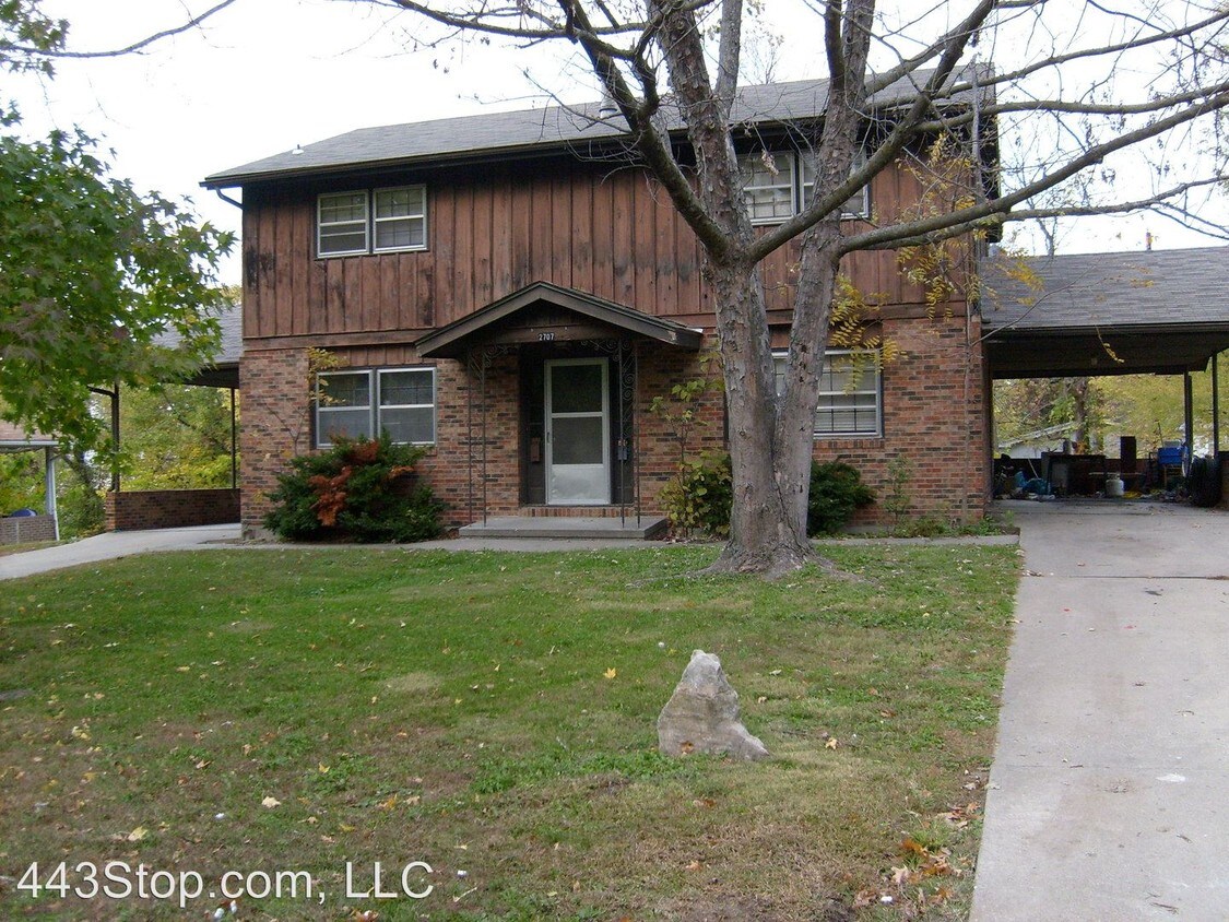 Building Photo - 2707 Summit Rd
