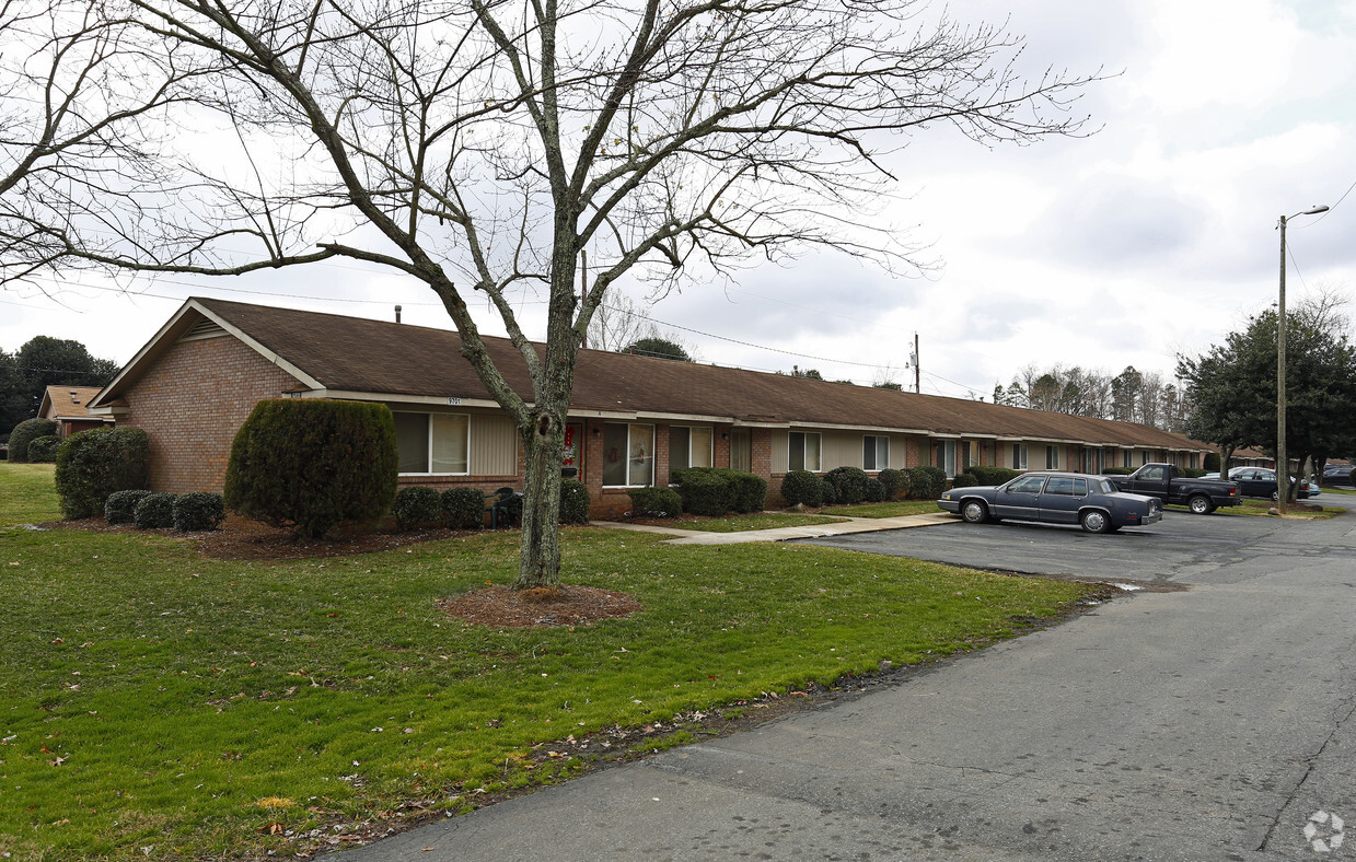 Primary Photo - Trinity Park Apartments