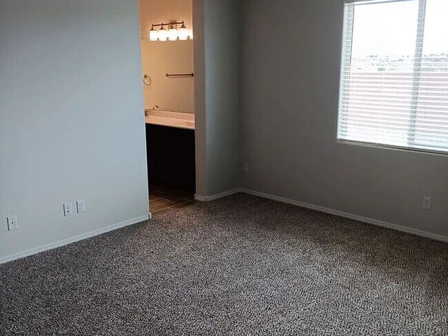 Foto del edificio - Welcome to this beautiful 3 bedroom, 2 bat...
