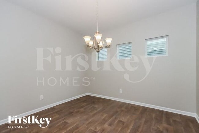 Building Photo - 155 Parkmont Dr