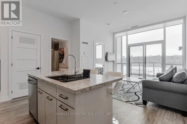 Photo du bâtiment - 415 Sea Ray Ave