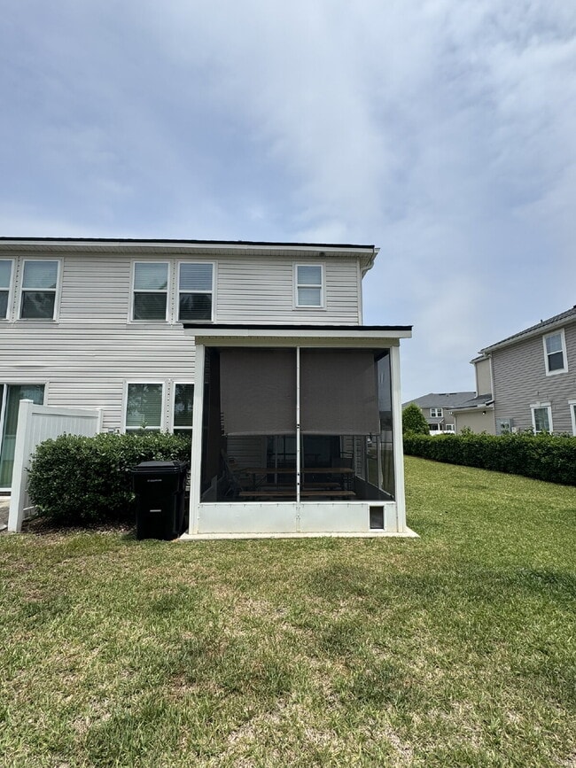 Building Photo - Spring Move in Special:  2nd month rent is FREE if you sign a lease before the end of July.