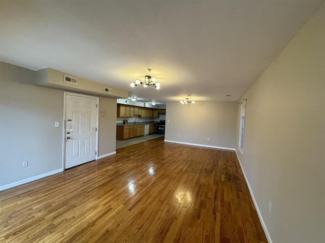 Foto del edificio - 355 W Side Ave