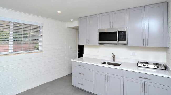 Foto del edificio - 2542 E Halcyon Rd