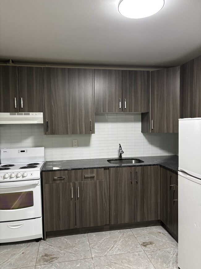 Photo du bâtiment - 3511-3118 118 Ave NW